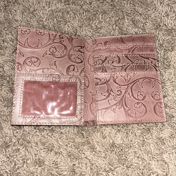 Rose Color Passport holder and wallet from Fossil - Picture 2 of 4